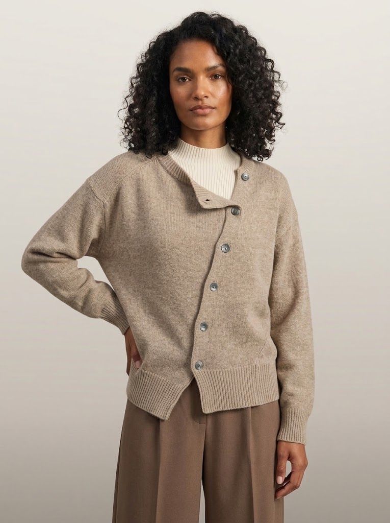 dipni-womens-chunky-knit-cardigan-beige-shot01.jpg