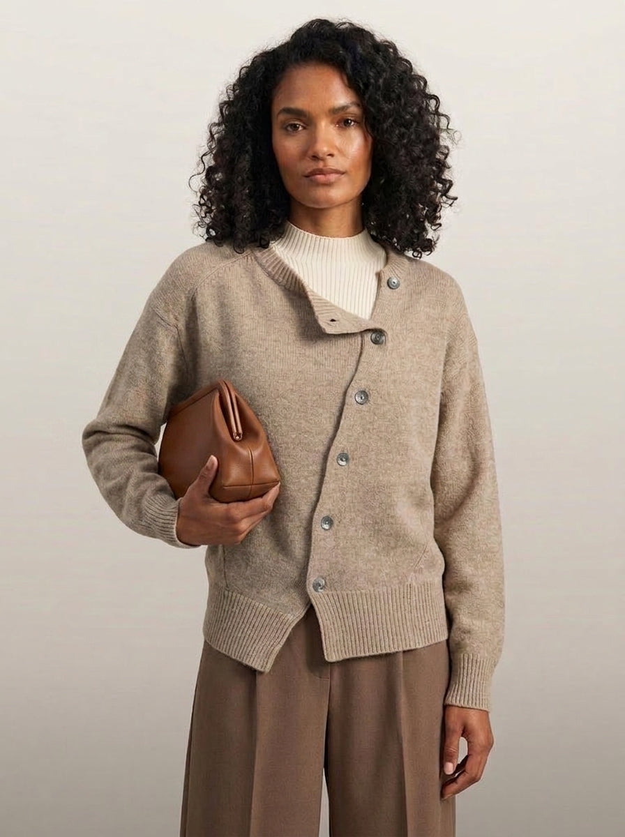 dipni-womens-chunky-knit-cardigan-beige-shot02-clutch.jpg