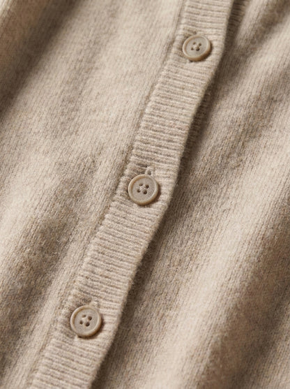 dipni-womens-everyday-knit-cardigan-beige-shot05-buttons.jpg